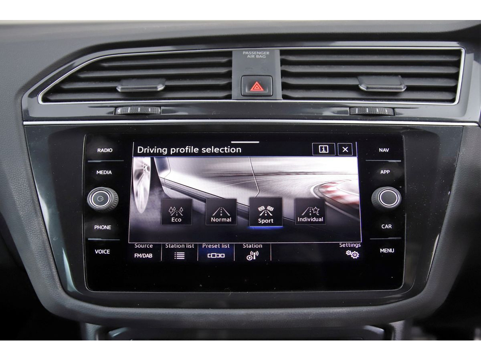 Volkswagen Tiguan 2.0TDI 150BHP R-LINE M6F 6SPD — thumbnail 22