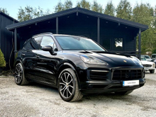Porsche Cayenne E-HYBRID PLATINUM EDITION, HUGE SPEC, BLACK & BORDEAUX LEATHER, BOSE SOUND SYSTEM, TILT AND SLIDE PAN ROOF, AIR SUSPENSION