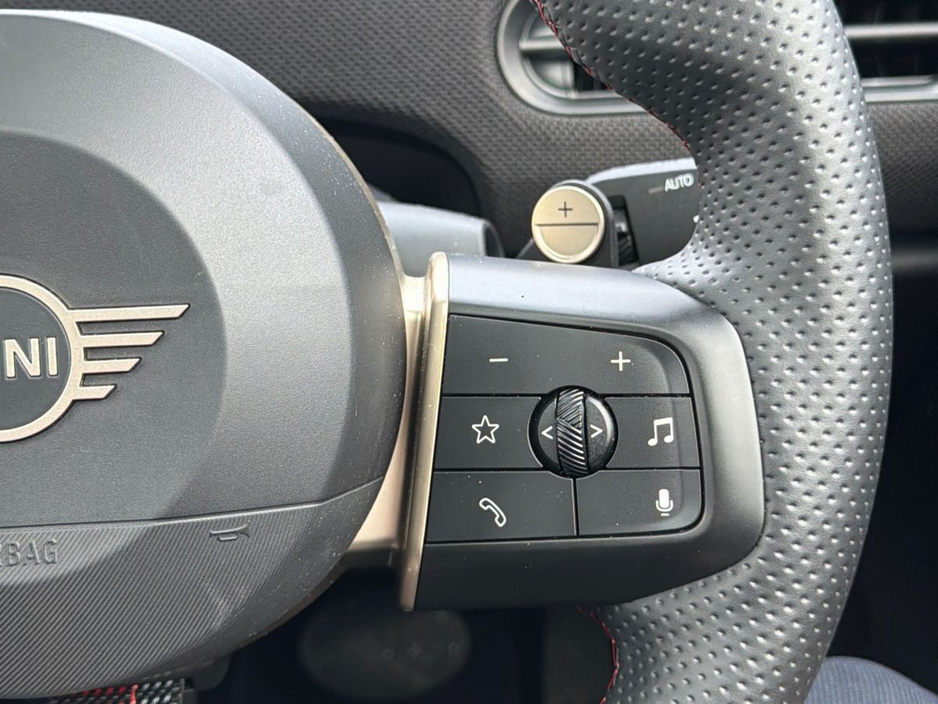 2025 MINI Hatch 2L Petrol For Sale Images