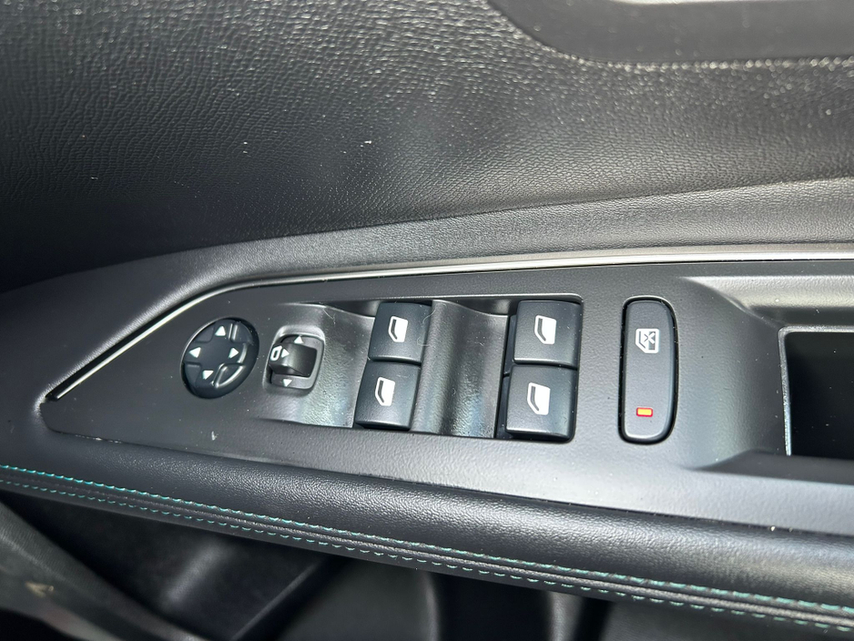 2022 Peugeot 5008 1.5L Diesel For Sale Images