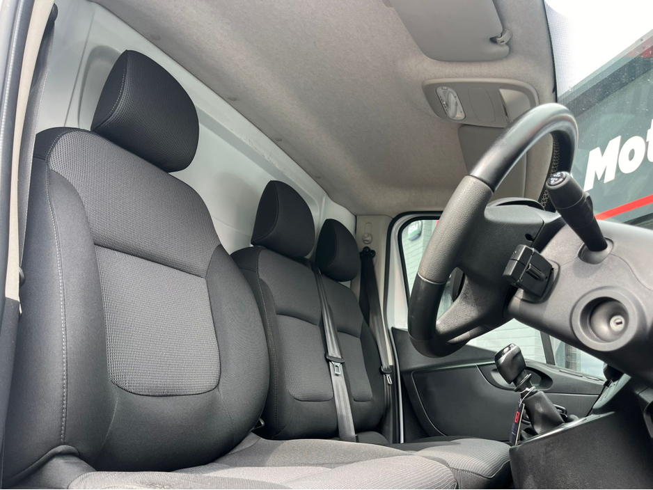 2020 Nissan NV300 2L Diesel For Sale Images