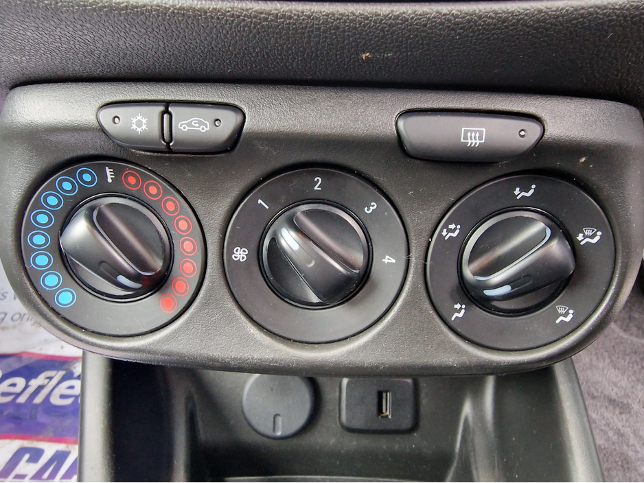 Opel Corsa 1.4 PETROL **CRUISE CONTROL, LOW MILAGE, HEATED SEATS** — thumbnail 25