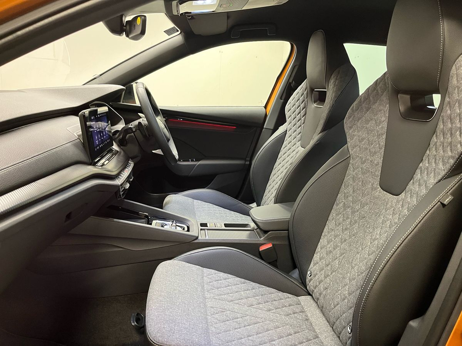 Skoda Octavia Sportline Combi DSG 2.0TDI 150BHP - Reversing Camera - Climate Control - Heated Seats - Cruise Control - Keyless Start - Apple CarPlay/Android Auto — thumbnail 18