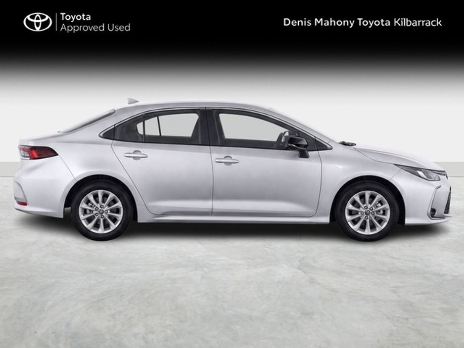 Toyota Corolla Saloon — thumbnail 3
