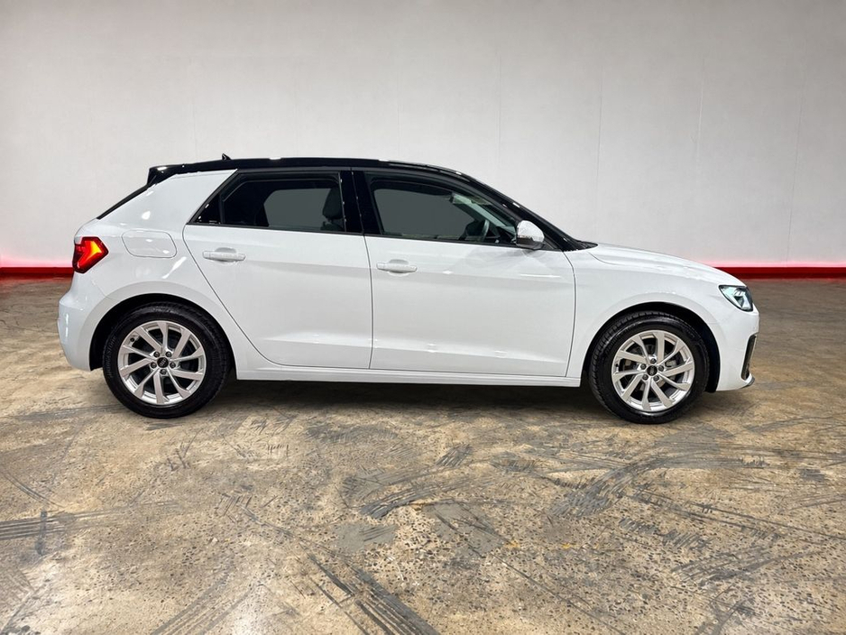 Audi A1 1.0 TFSI ADVANCED AUTOMATIC - WHITE/BLACK TWO TONE - FACTORY ALLOYS - LED HEADLIGHTS - HEATED SEATS - REAR CAMERA — thumbnail 2