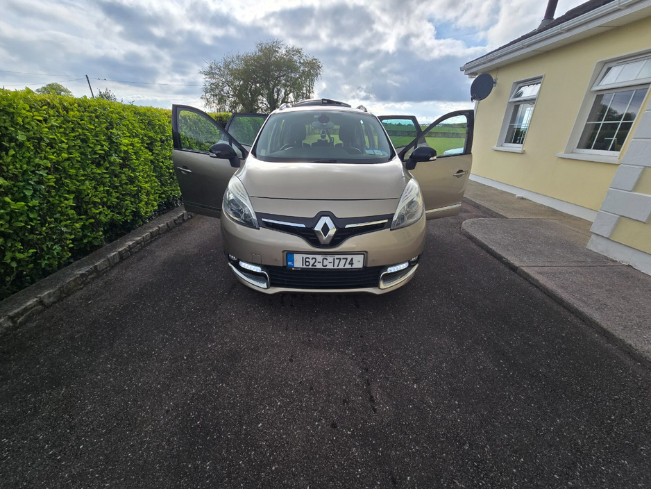 Renault Grand Megane SCENIC 3 BOSE 1.5 DCI 110 4DR