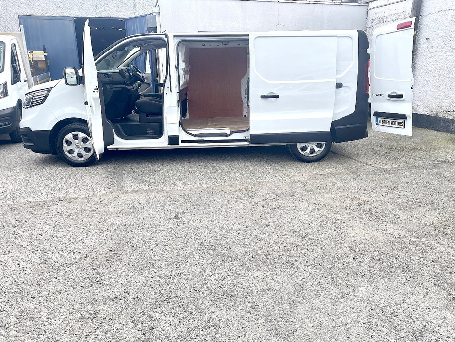 2023 Renault Trafic 2L Diesel For Sale Images