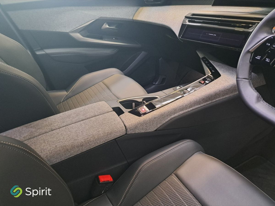 Peugeot 3008 1.2 Allure MHEV 136HP*Call Andrew 0862617858* — thumbnail 23