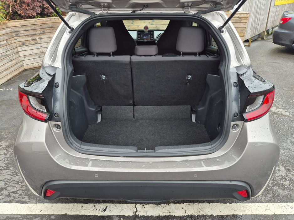 Toyota Yaris 1.5 HYBRID / X SPEC / BEST SMALL CAR ON THE ROAD / TAX €150 — thumbnail 10