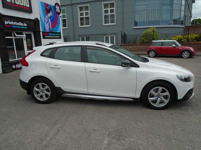 2016 VOLVO V40 V40CC D2 SE ED 5DR