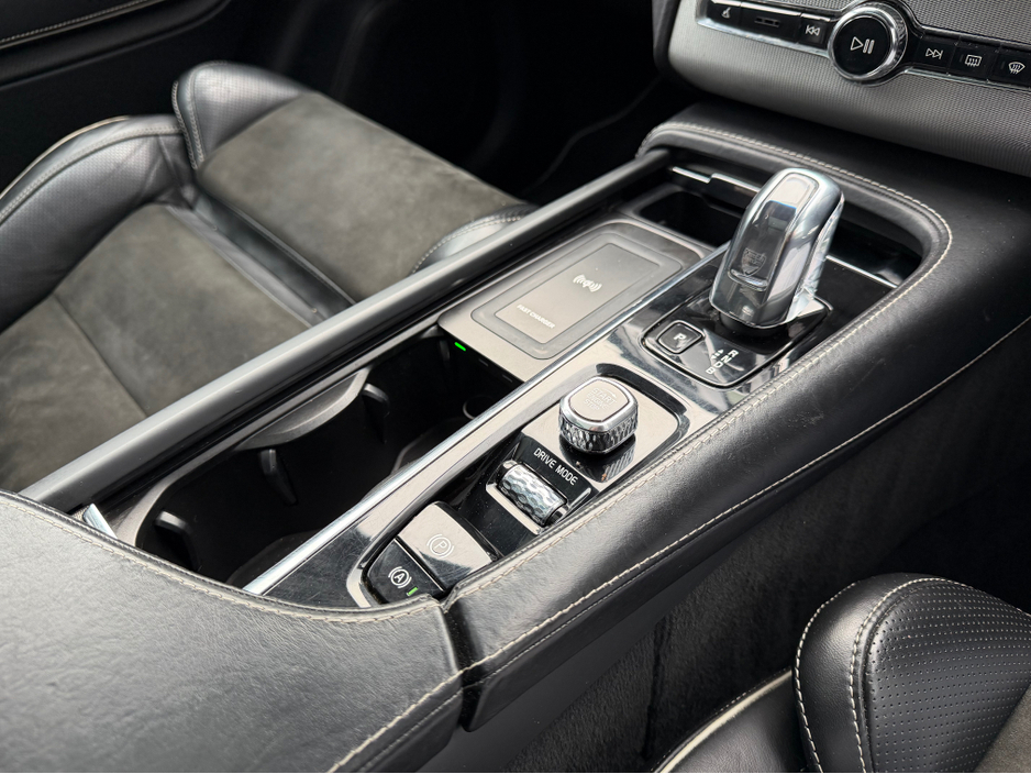 2017 Volvo XC90 2L Petrol Plug-in Hybrid For Sale Images