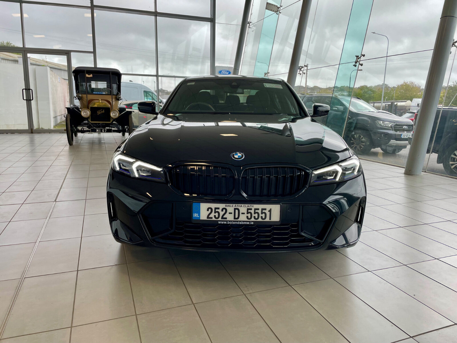 2025 BMW 3 Series 2L Petrol Plug-in Hybrid For Sale Images