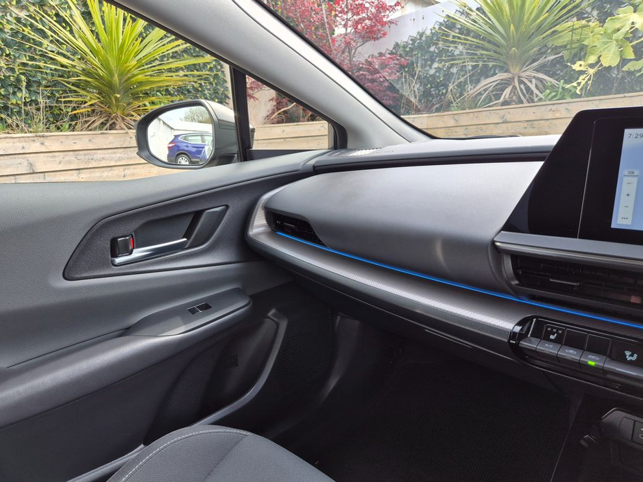 Toyota Prius 2.0 HEV / G-PACK HIGH SPEC / LOW MILEAGE / TAX €150 — thumbnail 23