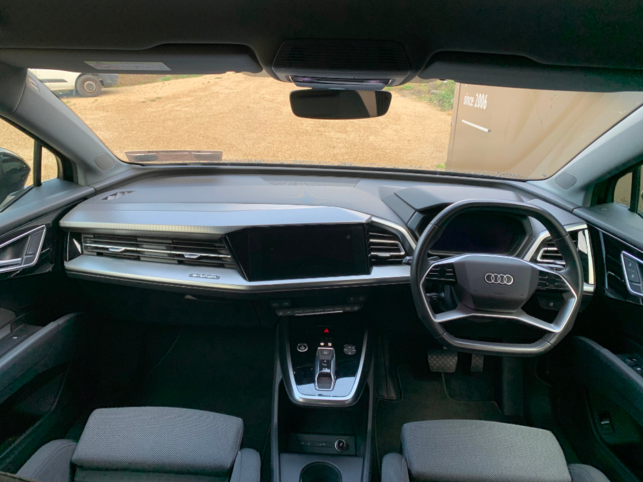 Audi Q4 e-tron E-TRON SPORT 35 EV AUTO // ONE OWNER // FULL SERVICE HISTORY // STUNNING CONDITION // 08/27 NCT AND €120 ROAD TAX // REVERSE CAMERA, HEATED SEATS AND — thumbnail 16