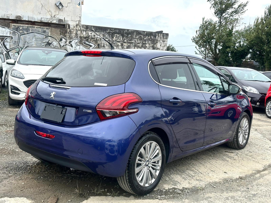 Peugeot 208 5D ALLURE 1.2L Petrol - Automatic (8484) — thumbnail 4