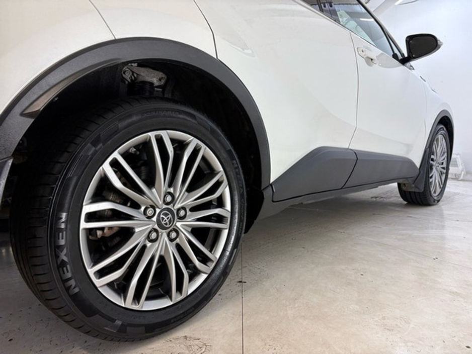 Toyota C-HR Hybrid Sol — thumbnail 11