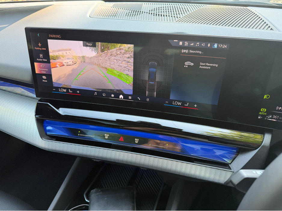 2025 BMW 5 Series 2L Petrol Plug-in Hybrid For Sale Images