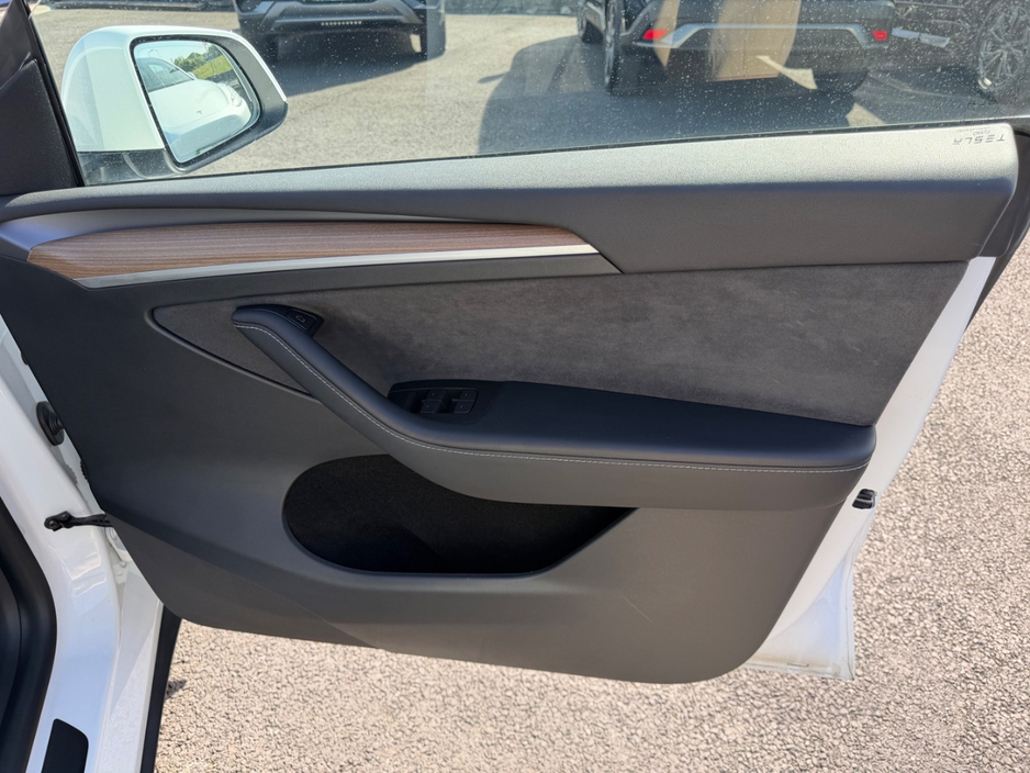 2024 Tesla Model Y 0L Electric For Sale Images