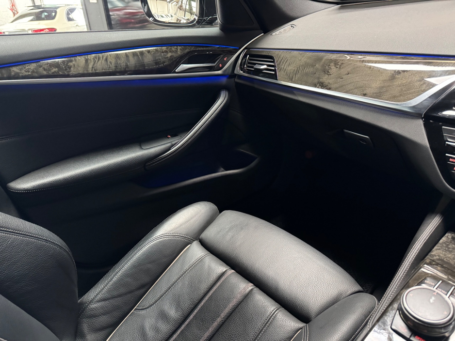 BMW 5 Series M-Sport Pro *Panoramic Sunroof* — thumbnail 24