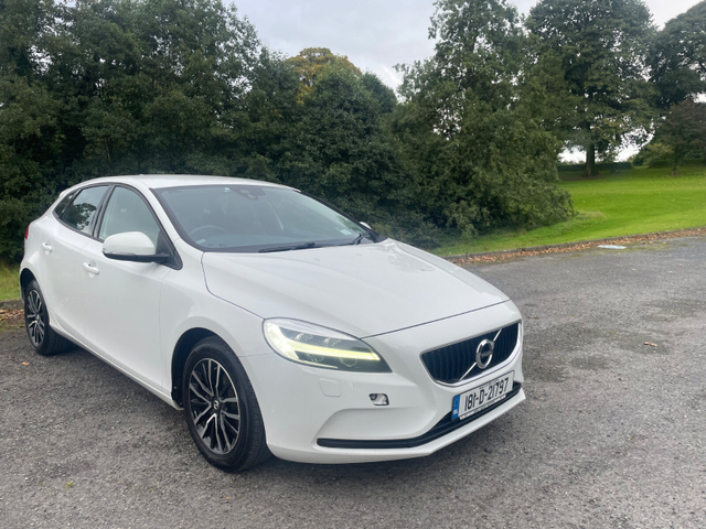 2018 VOLVO V40 D2 (120hp) Momentum Edition