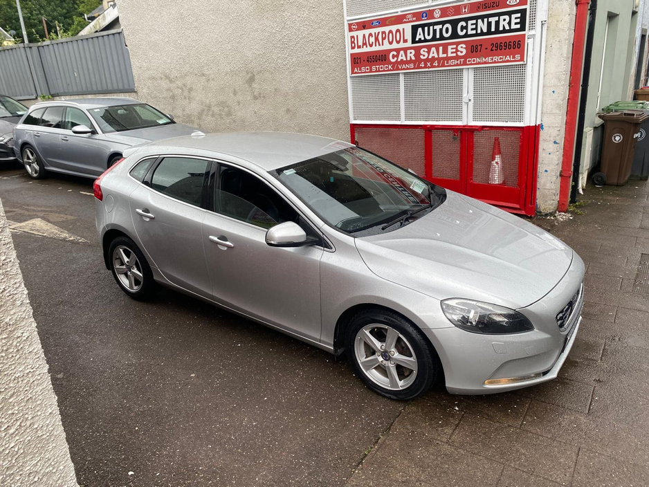2016 Volvo V40 2L Diesel For Sale Images