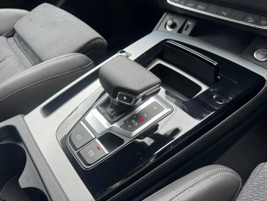 2023 Audi Q5 2.0L Petrol Plug-in Hybrid For Sale Images