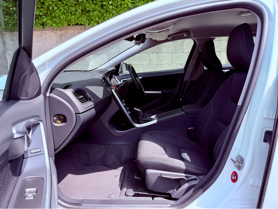 2014 Volvo V60 1.6L Diesel For Sale Images