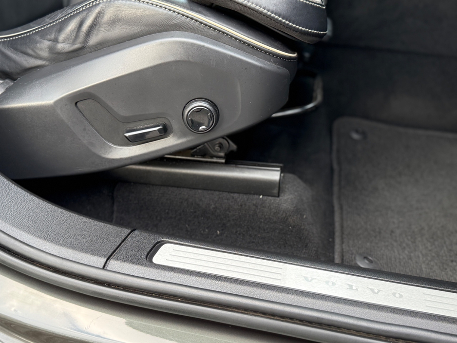 2022 Volvo XC60 2L Diesel For Sale Images