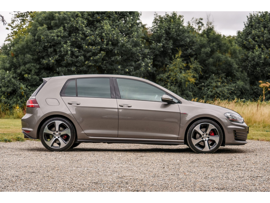 2017 Volkswagen Golf 2L Petrol For Sale Images