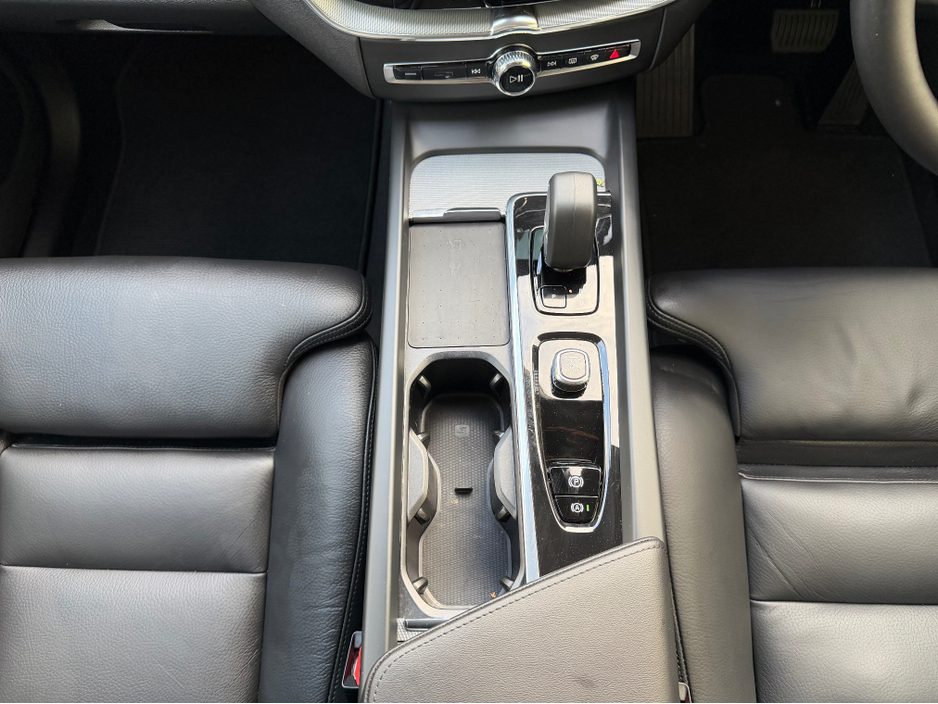 2023 Volvo XC60 2L Petrol Plug-in Hybrid For Sale Images