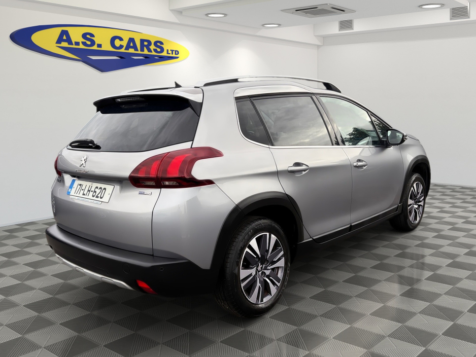 Peugeot 2008 ALLURE 1.2 PURETECH  ** PANORAMIC GLASS ROOF ** HALF LEATHER INTERIOR ** SAT NAV ** SUPERB EXAMPLE ** — thumbnail 6