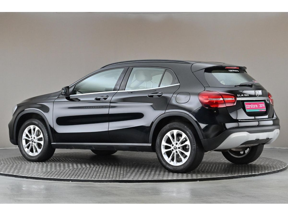 Mercedes-Benz GLA Class GLA 180 *BEIGE LEATHER* — thumbnail 6