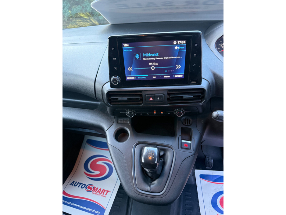 2022 Peugeot Partner 1.5L Diesel For Sale Images