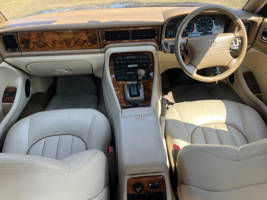 1995 Daimler Saloon 4.1L Petrol For Sale Images