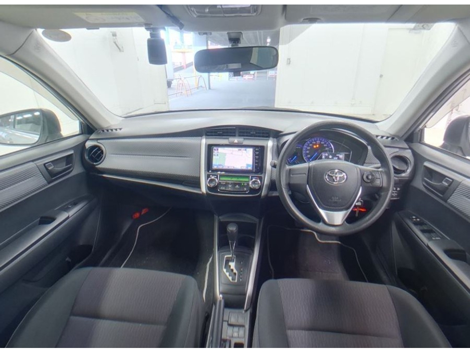 Toyota Corolla 1.5 Corolla Fielder Petrol Hybrid Auto — thumbnail 5
