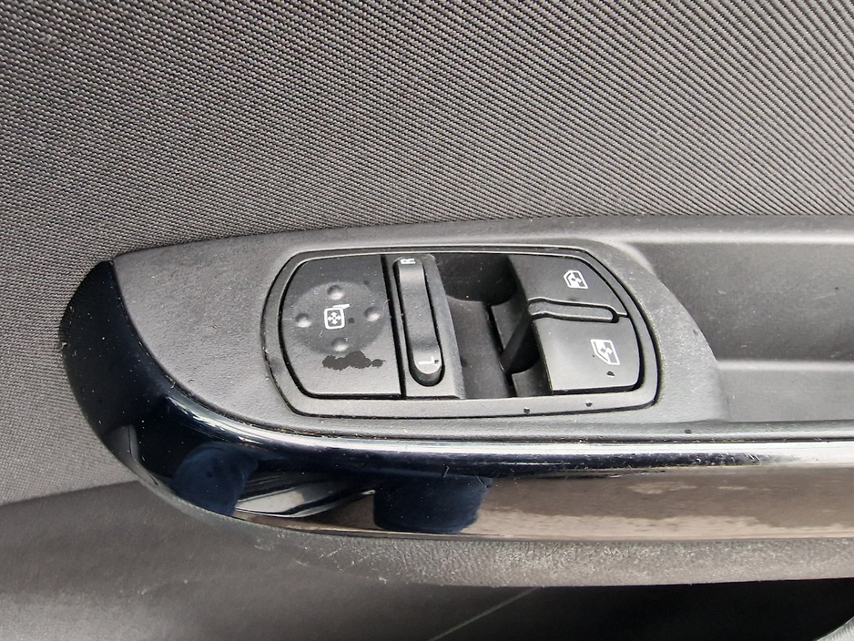 Opel Corsa 1.4 PETROL **CRUISE CONTROL, LOW MILAGE, HEATED SEATS** — thumbnail 20