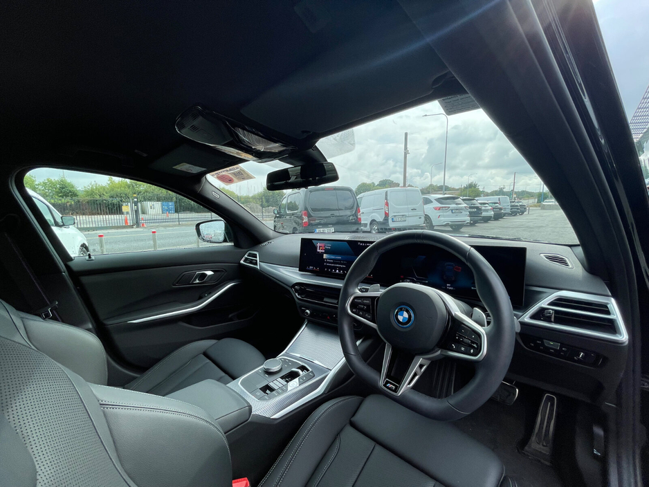 2025 BMW 3 Series 2L Petrol Plug-in Hybrid For Sale Images