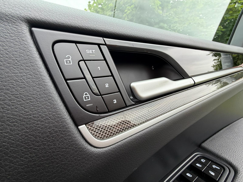 2024 Porsche Cayenne 3L Petrol Plug-in Hybrid For Sale Images