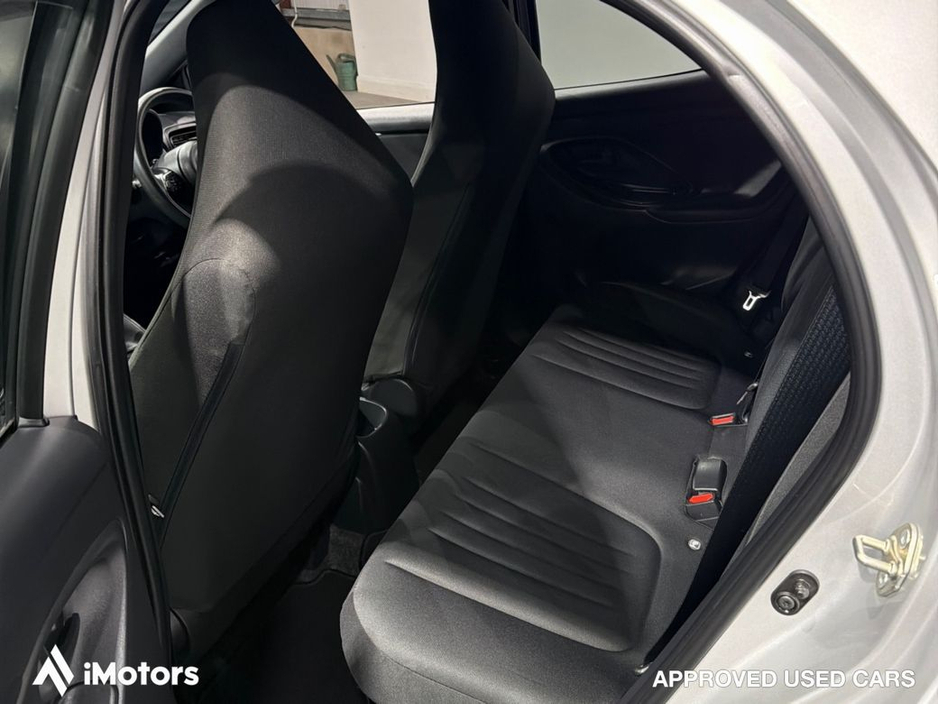 Toyota Yaris AUTOMATIC HYBRID X — thumbnail 13