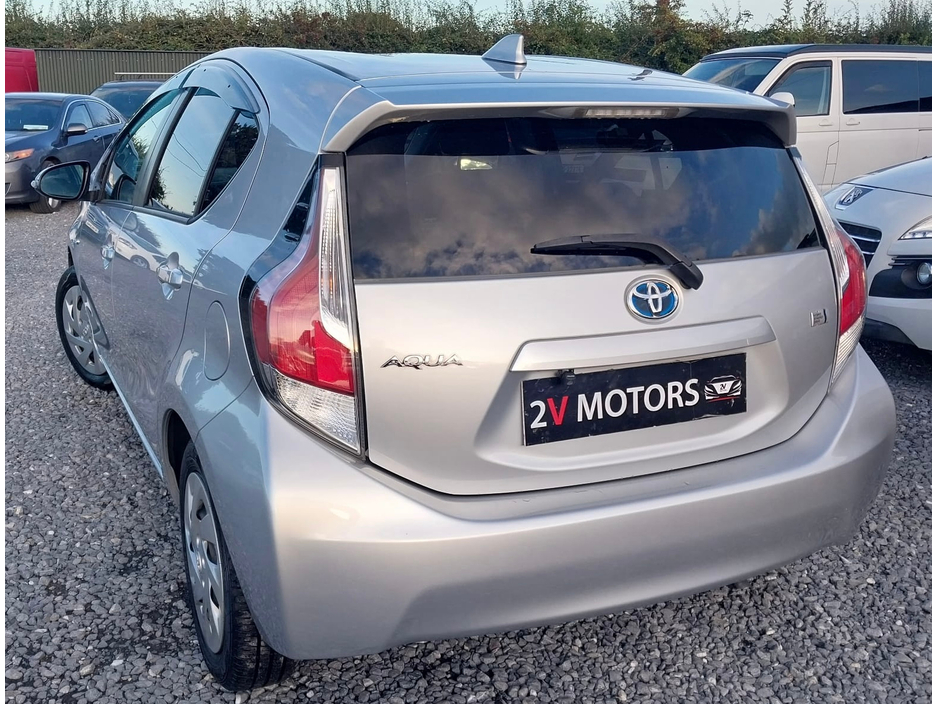 Toyota Aqua 1.5 Petrol Hybrid Automatic — thumbnail 4