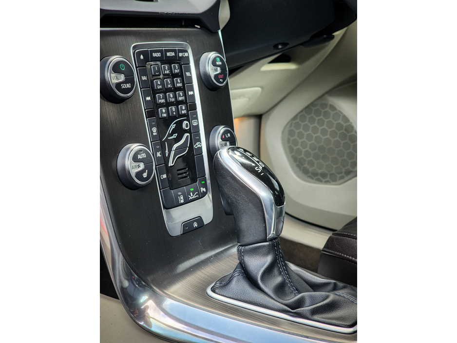 2013 Volvo V40 1.6L Petrol For Sale Images