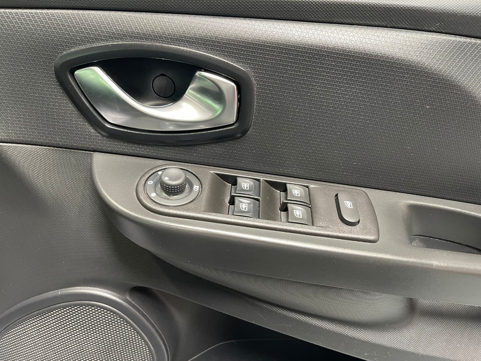2015 Renault Clio 1.2L Petrol For Sale Images