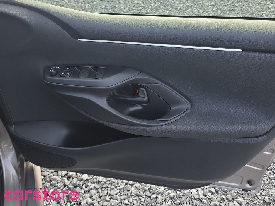 Toyota Yaris Hybrid X — thumbnail 18