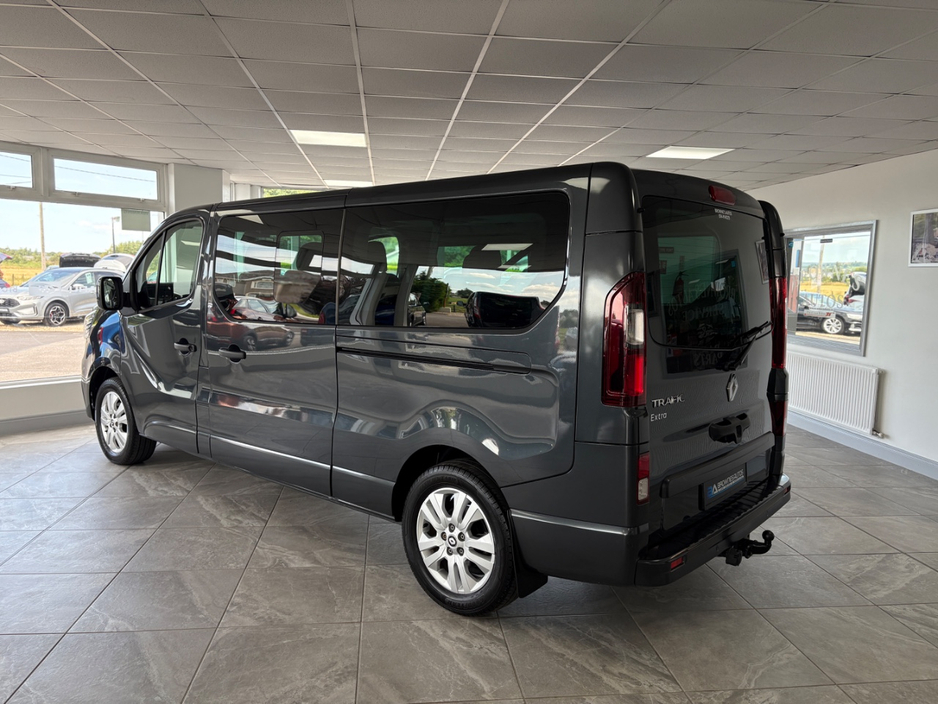 2025 Renault Trafic 2L Diesel For Sale Images