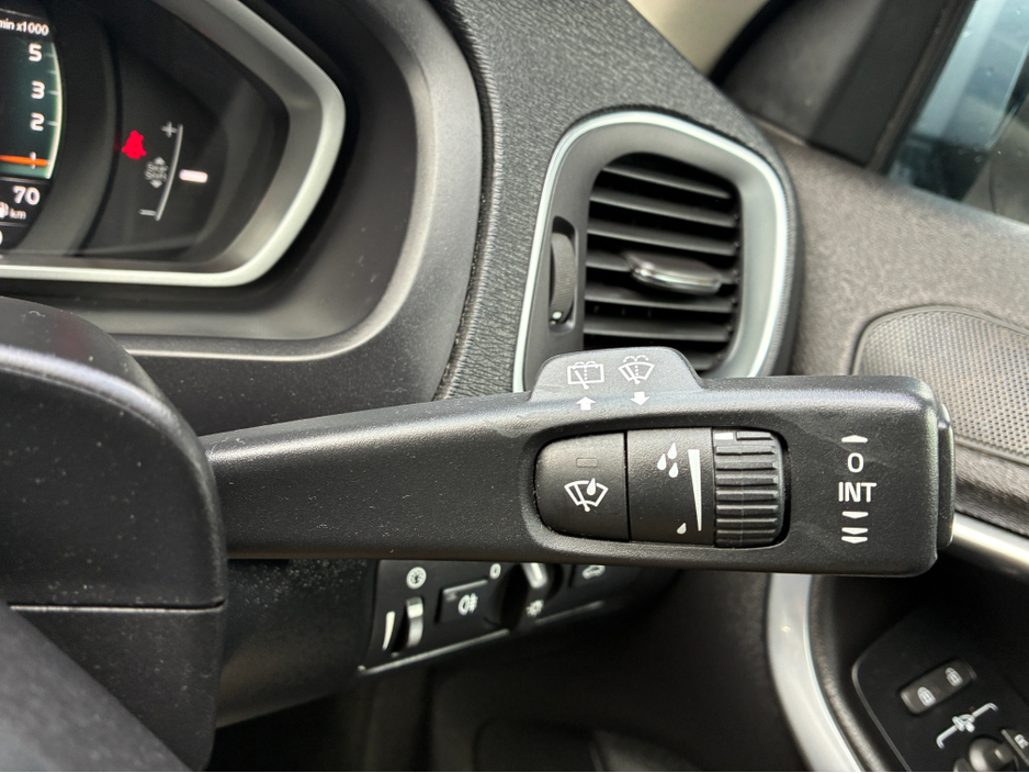 2018 Volvo V40 2L Diesel For Sale Images