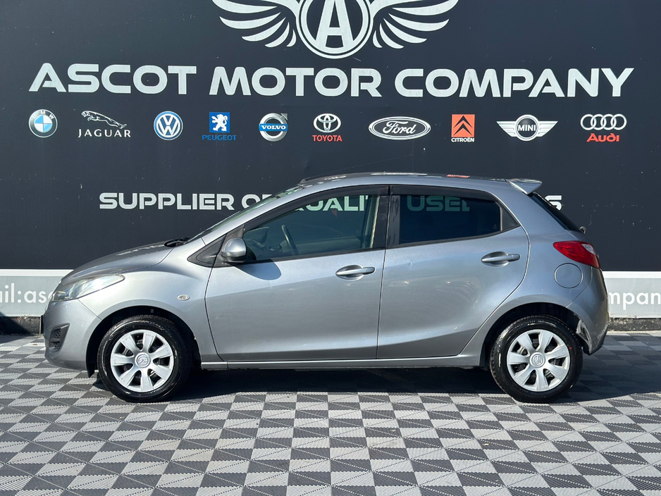Mazda Demio 1.3 L Petrol Automatic — thumbnail 4