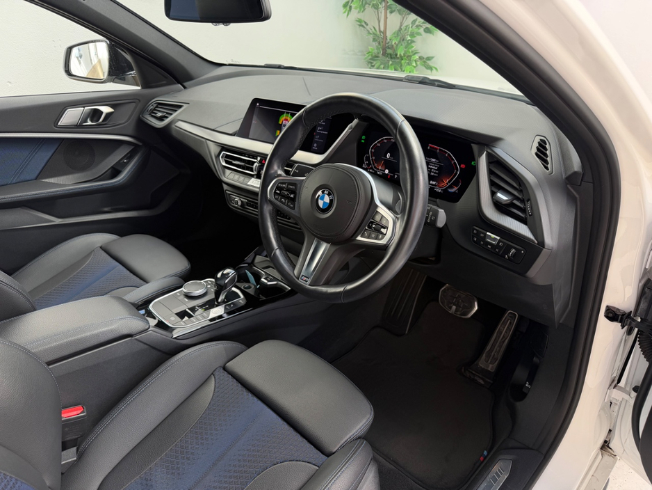 BMW 1 Series 118D M-SPORT M-PERFORMANCE PLUS 150 BHP DIESEL AUTOMATIC // APPLE CARPLAY // LED MATRIX LIGHTING // VIRTUAL DASH // ELECTRIC HALF LEATHER // PARK ASSIST W/REVERSING CAMERA // AA APPROVED DEALER 2026 — thumbnail 30