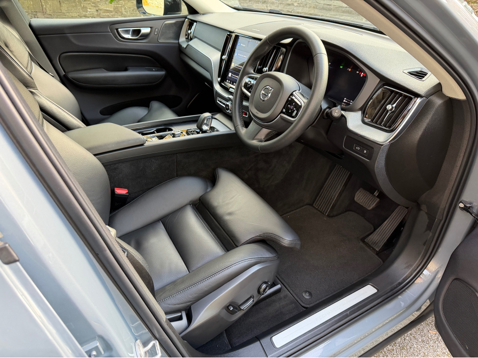 2023 Volvo XC60 2L Petrol Plug-in Hybrid For Sale Images