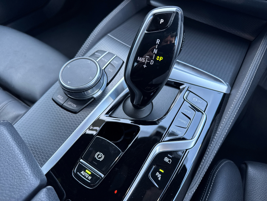 2021 BMW 5 Series 2.0L Hybrid For Sale Images