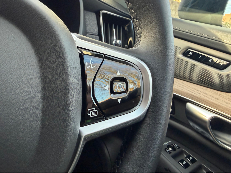 2025 Volvo XC90 2L Petrol Plug-in Hybrid For Sale Images